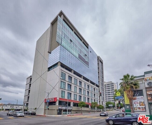 Photo - 3223 W 6th St Unidad 604
