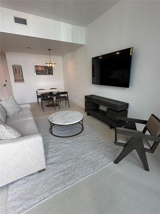 Photo - 159 NE 6th St Unidad 4811