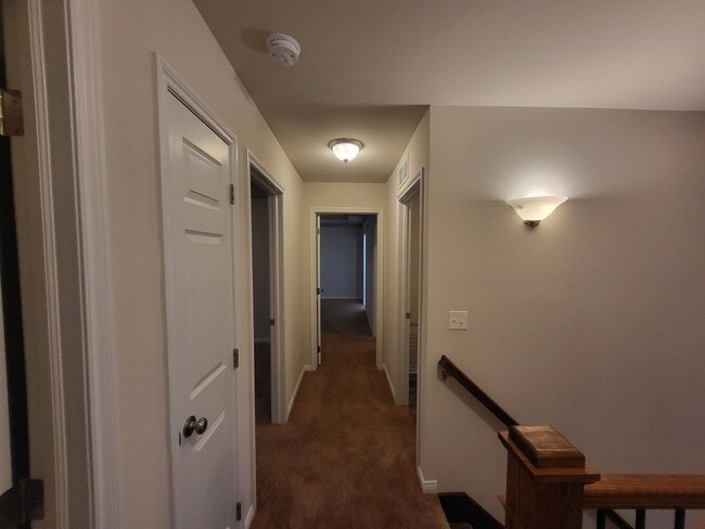 Building Photo - Spacious 4-Bedroom, 2.5-Bath Home Near Dow...