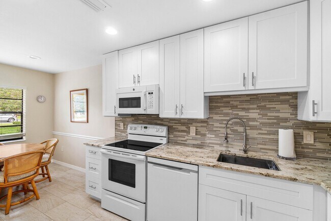 Photo - 24 Stratford Dr E Unit E