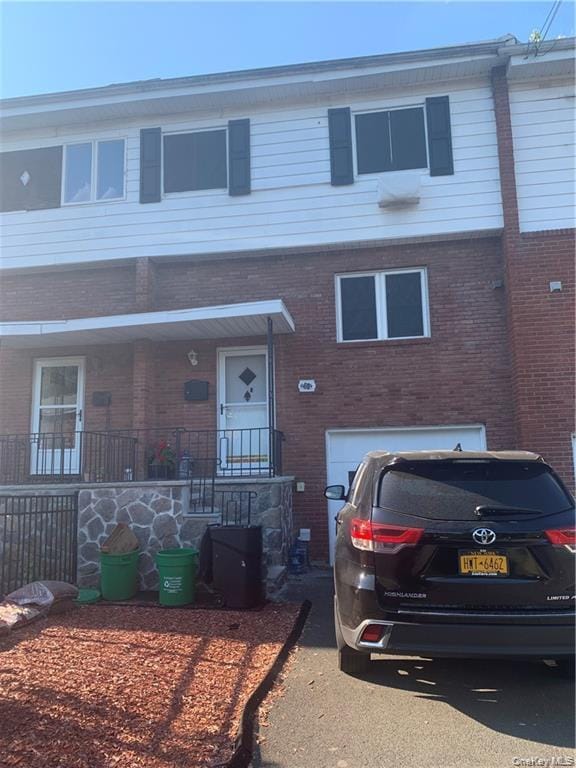 Building Photo - 60 Halgren Crescent
