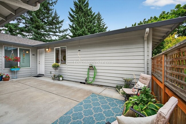 Photo - 119 SE Sweetbriar Ln