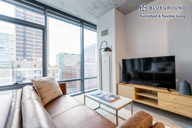 Building Photo - 450 W Belmont Ave Rental
