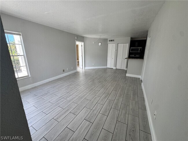 Building Photo - 124 Santa Clara Dr Unit 16