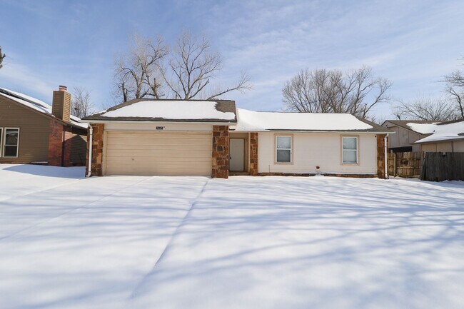 Photo - 3 Bed | 1 Bath in East Tulsa!