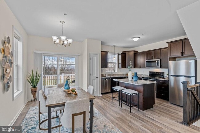 Photo - 2027 Ter Vw Ln