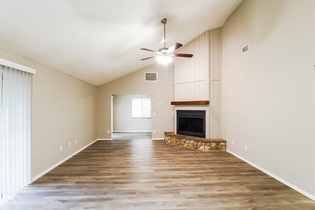 Photo - 1304 Sterling Oaks Dr