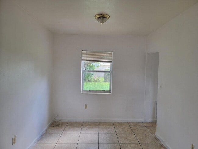 Photo - 275 NW 187th St