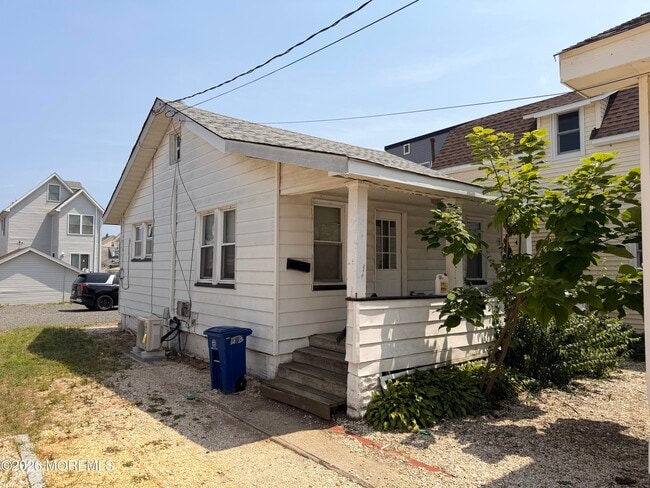 Building Photo - 1710 B St
