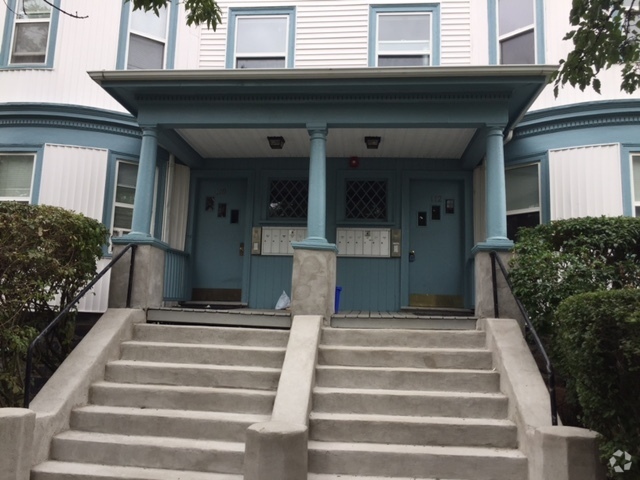 Building Photo - 111 Thurston St Unit 2 Rental