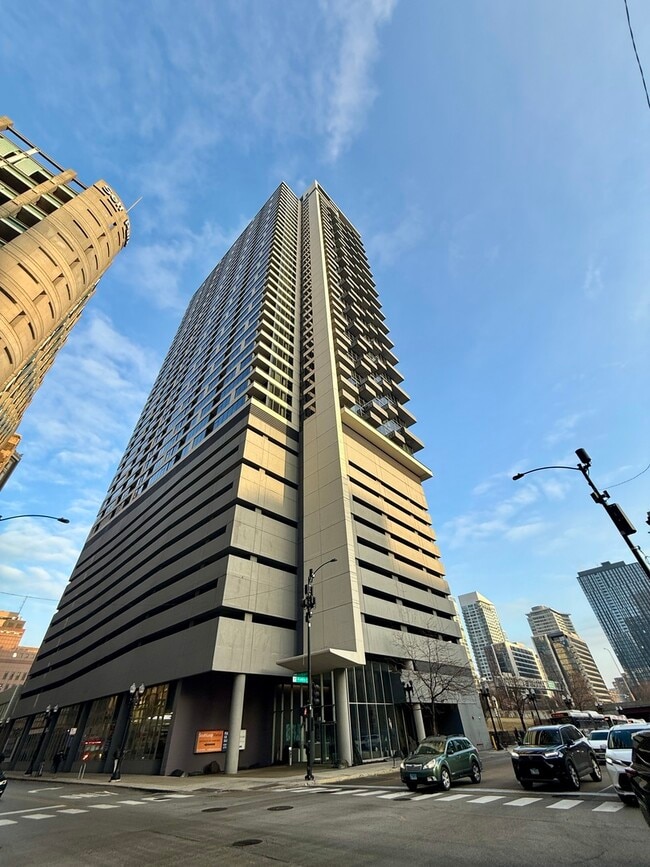 Building Photo - 235 W Van Buren St Unit 3606