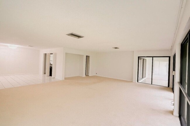 Photo - 1739 Embassy Dr