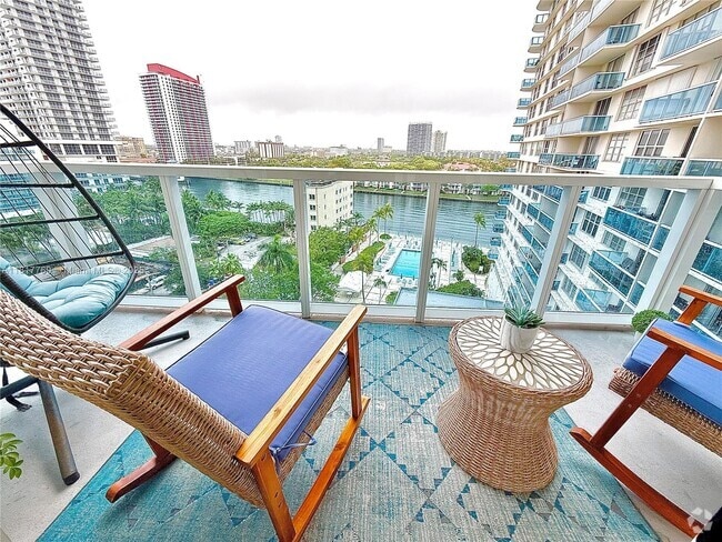 Building Photo - 3800 S Ocean Dr Unit 1011 Rental