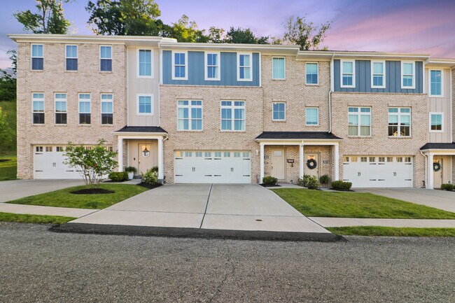 Photo - 414 Walnut Ct Townhome