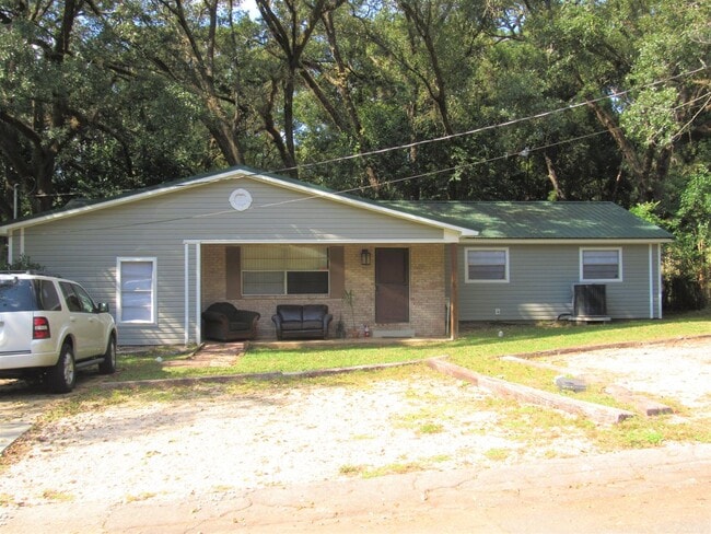 Building Photo - 208 N Lipona Rd