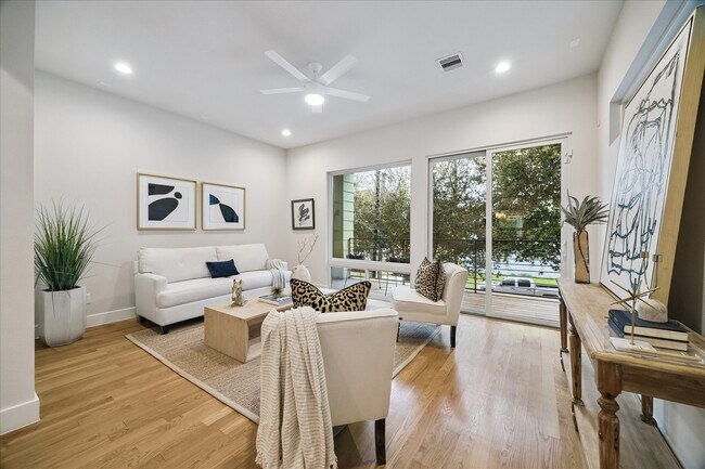 Photo - 2715 St Emanuel St