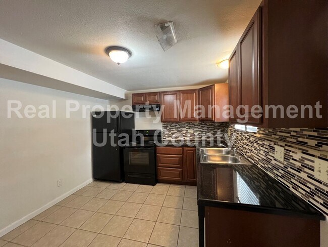 Photo - Kitchen newly remodeled!
