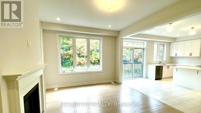 Photo - 496 Black Cherry Cres