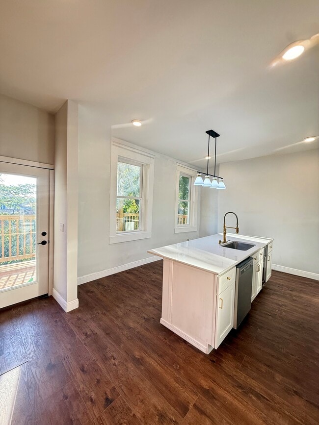 Photo - 39 E Clifton Ave