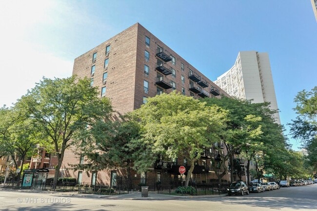 Building Photo - Spacious 2 Bed 2 Bath, East Lakeview Rental