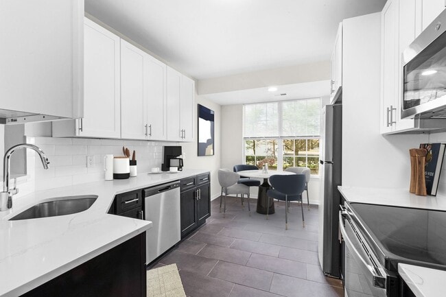 Photo - COLUMBIA COURT, LLC