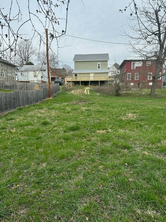 Photo - 225 N 6th St
