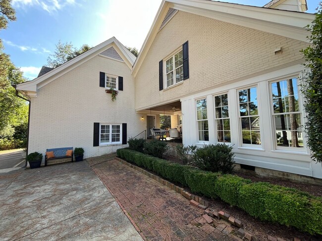 Photo - Incredible 5BD, 4.5BA House in Downtown Ra...