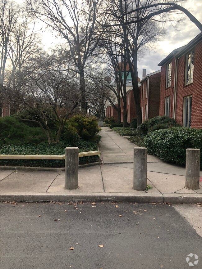 Building Photo - 252 W Lanvale St Unit MICA Student Wanted Rental