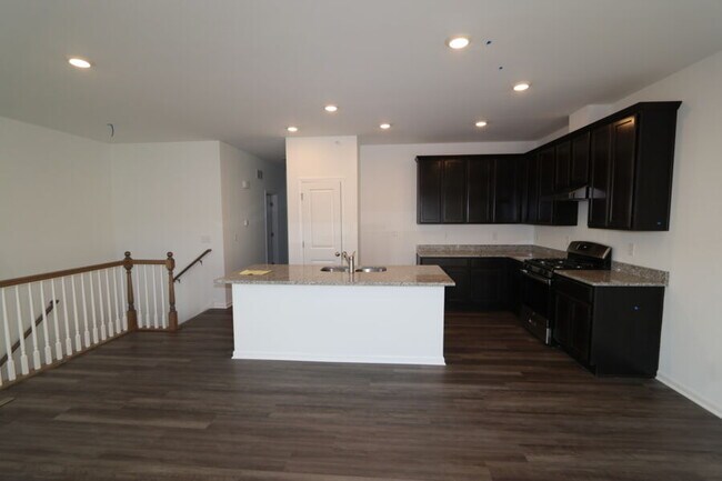 Photo - 462 Comstock Rd