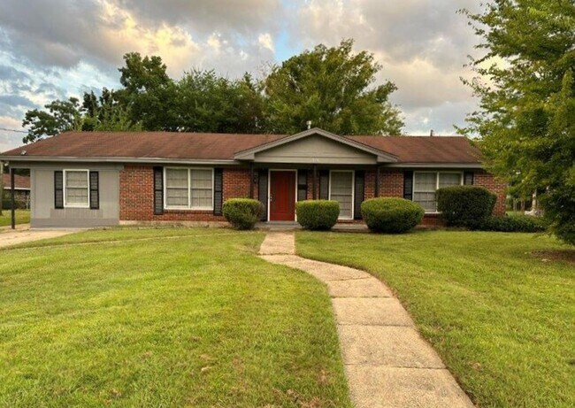 BELOW MARKET RENT! - BELOW MARKET RENT! House