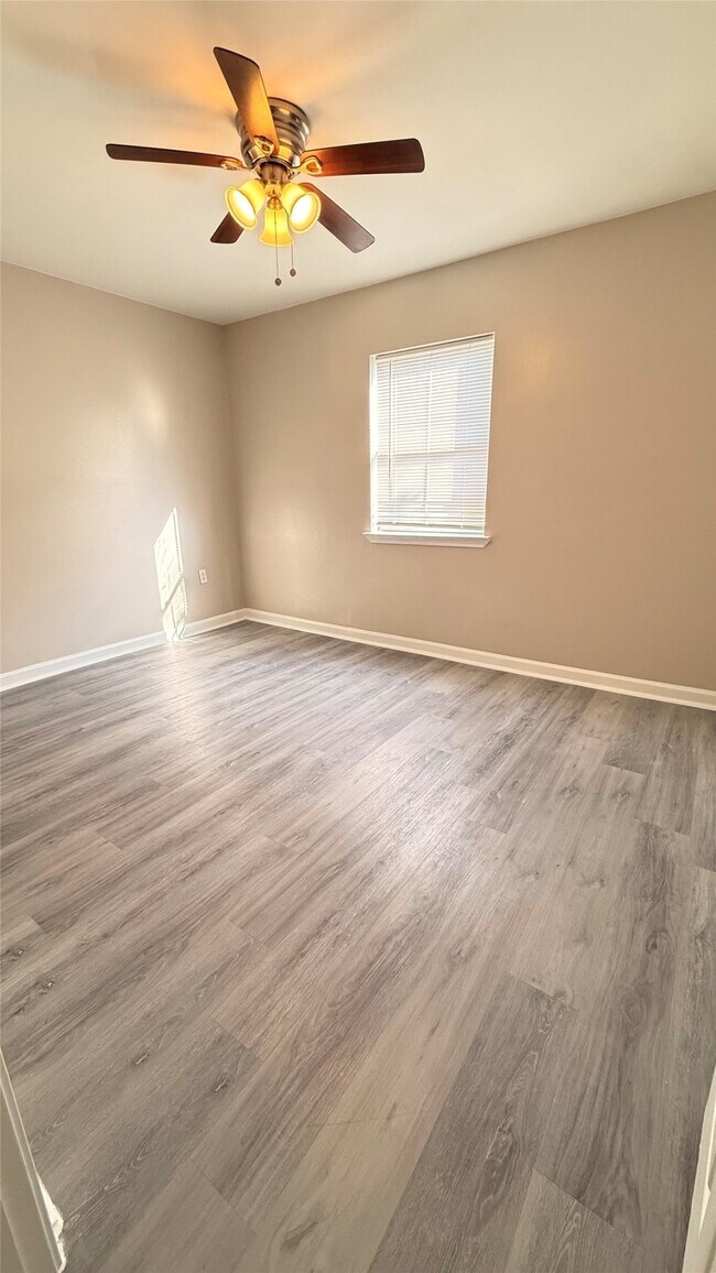 Building Photo - 2619 Canfield St Unit 2