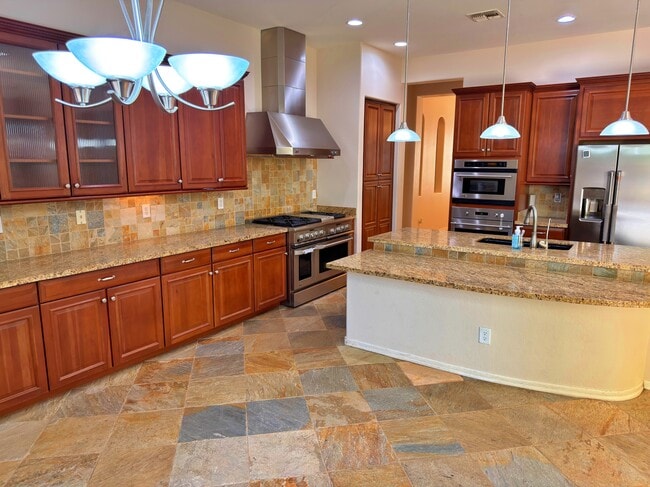 Photo - 737 E Charlevoix Ave