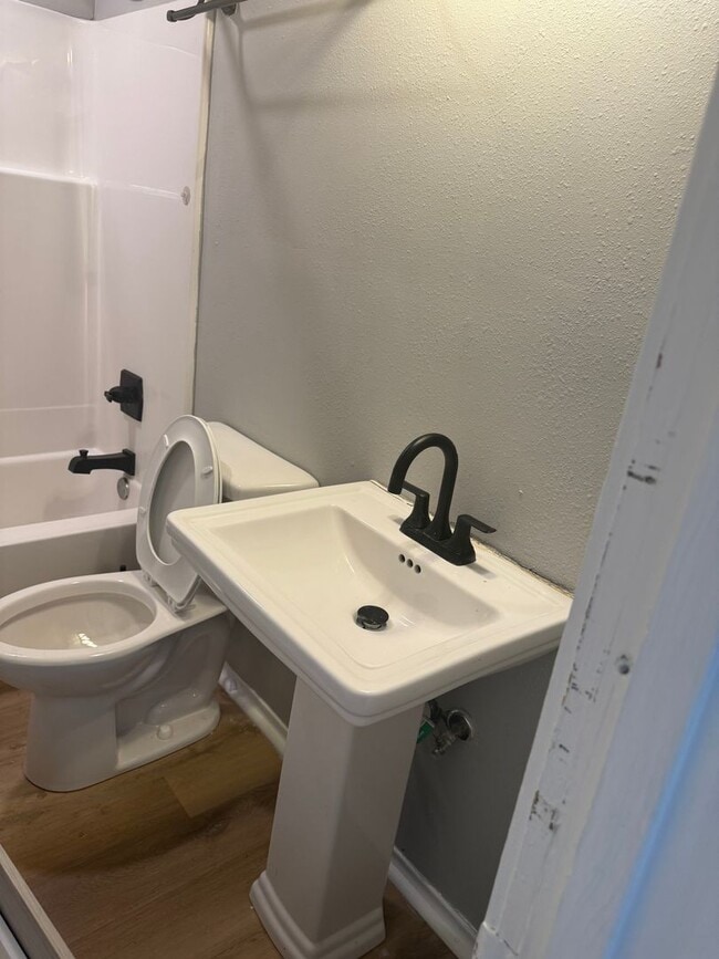 Photo - 102 1/2-112 Loop St