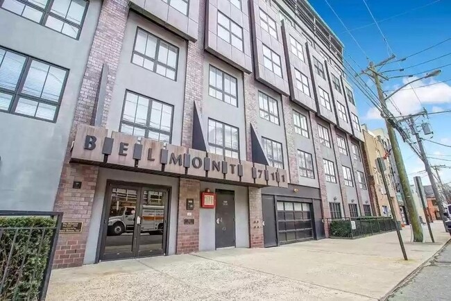 Building Photo - 711 Clinton St Unit 2B