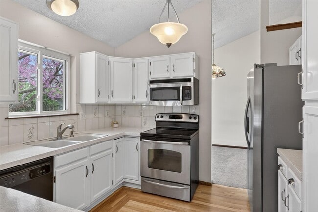 Building Photo - 4BR/4BA Updated Home with Finished Basement Suite & Landscaped Yard