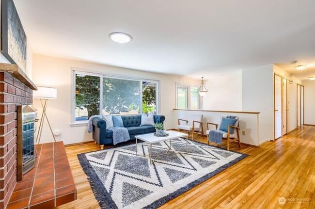 Photo - Beautiful Burien Home, Top Floor of Home for Rent