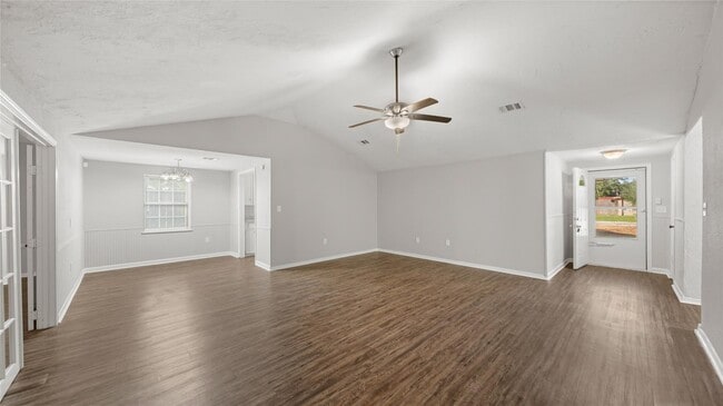 Photo - 2929 Leroy St