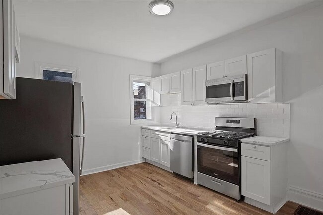 Photo - 4102 Howley St