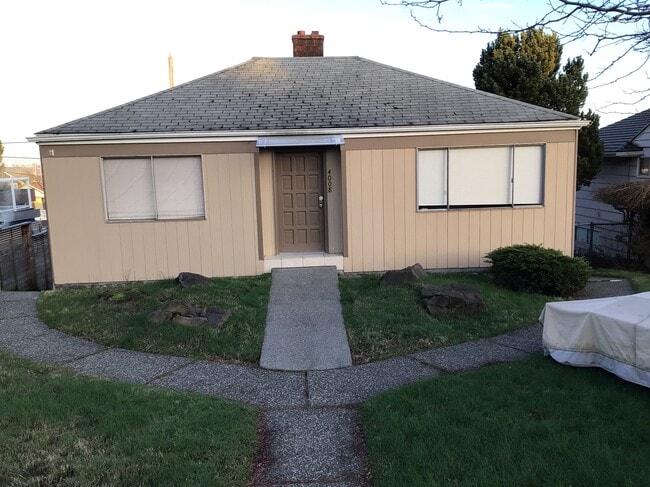 Street view main entry - 4008 37th Ave SW Casa