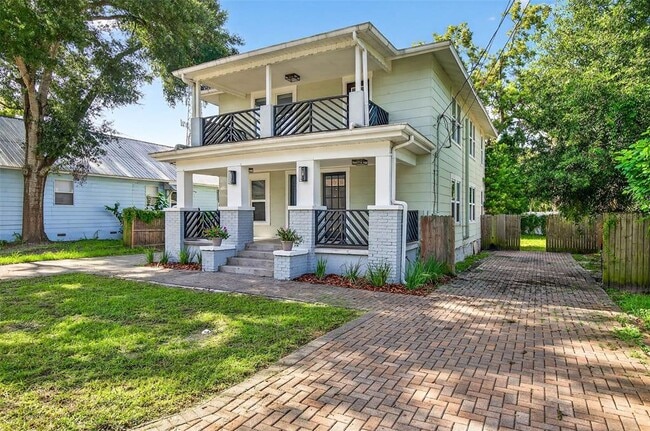809 E Baker St