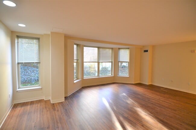 Photo - Landmark Square Apartments