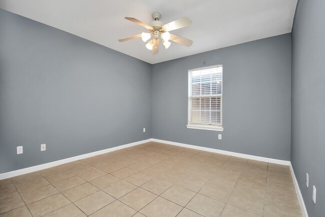 Building Photo - 11899 Algonquin Dr Unit 1