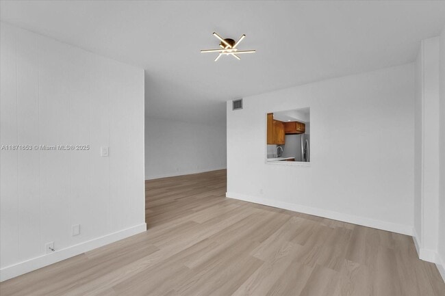 Photo - 1000 Parkview Dr