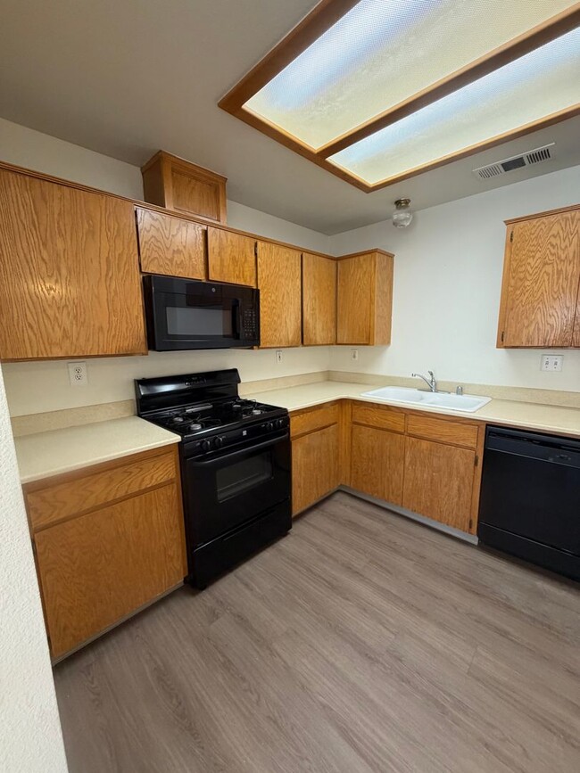 Photo - 0655 Unit 2750 Bright St