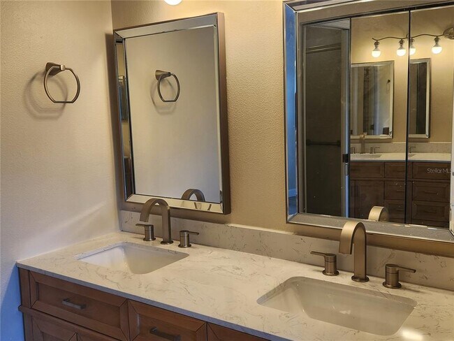 Photo - 6327 Green Oaks Cir Unit NA