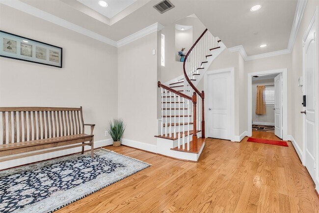 Photo - 1305 Studer St