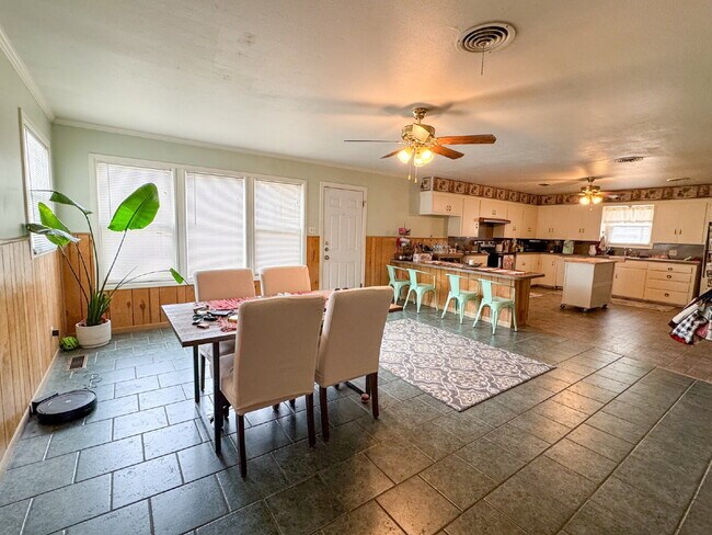 Photo - Easy access to 19th Street and Loop 289