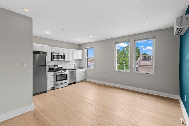 Photo - Bright Top-Floor 1BR Condo in Columbia Hei...
