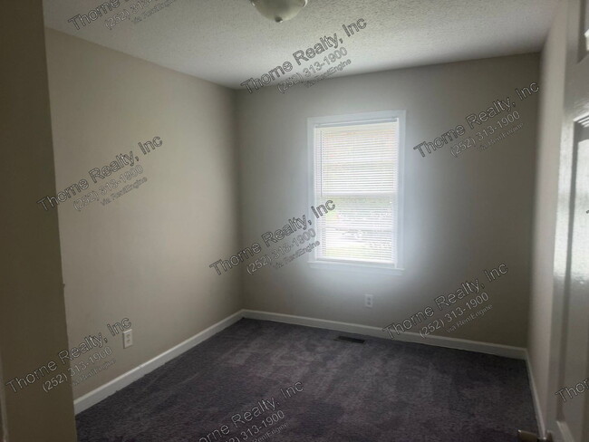 Photo - 1418 Davis St