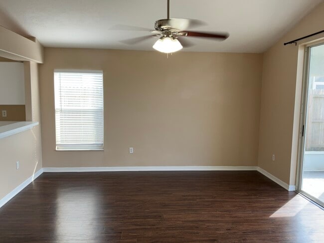 Photo - 1527 Firewheel Dr
